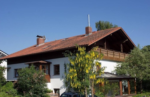 Ginselsried Apartment | Ruhige OG-Wohnung mit zwei Balkonen und Kachelofen im Herzen des Bayerischen Waldes