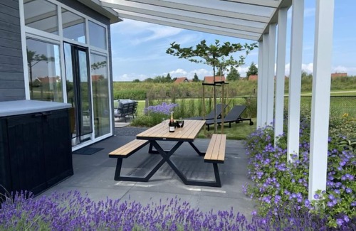 Wemeldinge House | Ruisweg 83 by Interhome