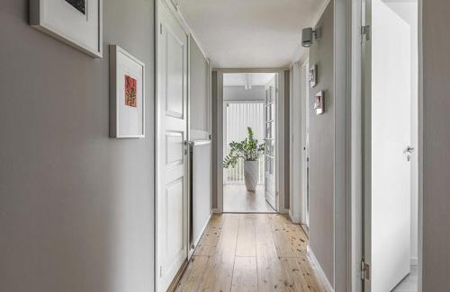 Vaxjo House | Rum i modern stor & ljus villa nära centrum