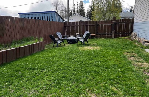 Golden Condo | Rumble's Retreat - Downtown 2Bdr suite