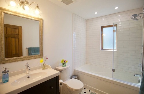 Bloomfield Bed & Breakfast | Runaway Rooster B&B - The Coop