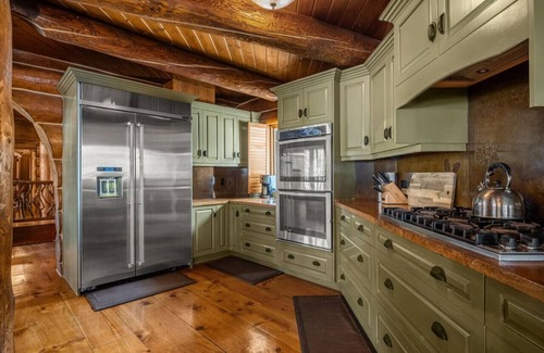 East Kootenay Cabin | Rundlestone Ridge | 13-Person Hot Tub | Ski-In/Out