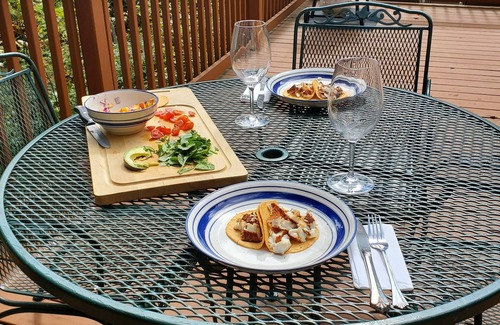 Topton Cabin | Running Squirrel Ridge cabin w/Hot tub+WiFi+firepit+deck & trails w/lake view!