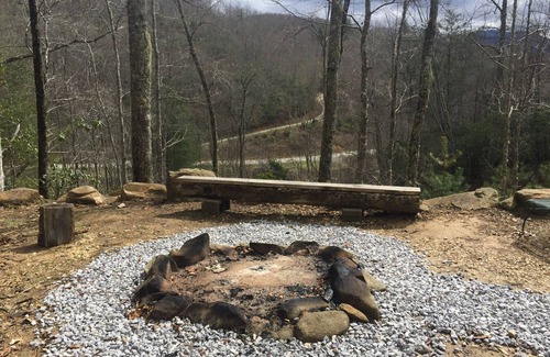 Topton Cabin | Running Squirrel Ridge cabin w/Hot tub+WiFi+firepit+deck & trails w/lake view!