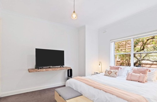 Bellevue Hill Apartment | Runnymede - Charming Ground Floor Home