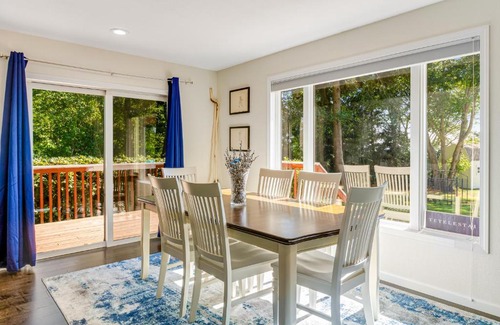 Oak Harbor House | Runway Hideout