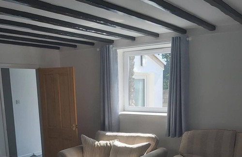 Cowbridge House | Rural Accommodation with a free pool table