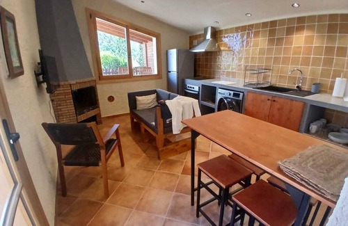 San Martin Sarroca Apartment | Rural apartment with garden and elevated swimming pool.