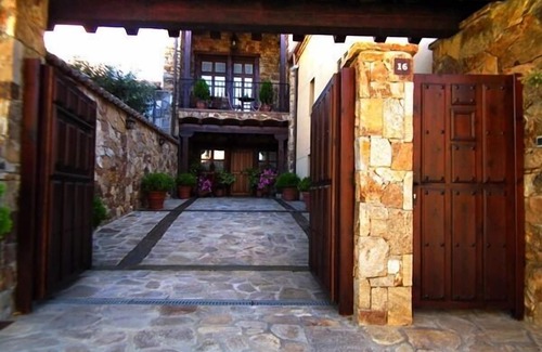 Braojos Apartment | Rural apartment Las Encarnas for 2 people