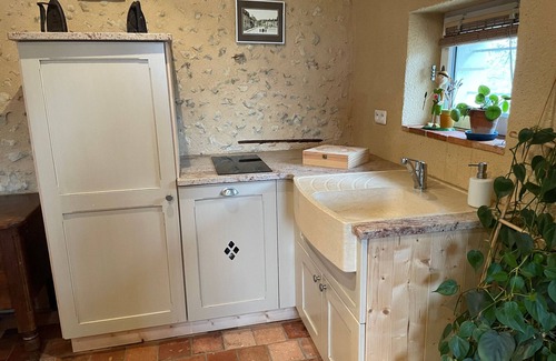 La Fleche Cottage | Rural charm near city, peaceful garden