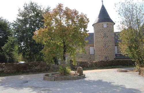 Saint-Fraimbault Cottage | Rural charm with Wifi and pets allowed