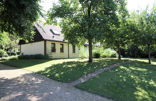 Asnieres sur Vegre Cottage | Rural gîte with Pool, WIFI, 2 Bedrooms 2 BA