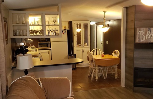 Hampstead House | Rural getaway..5 minutes to the beach