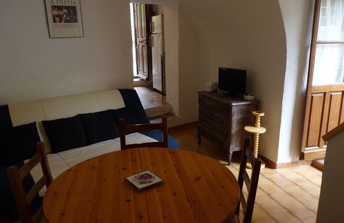 Montegrosso Cottage | Rural gite in traditional village house