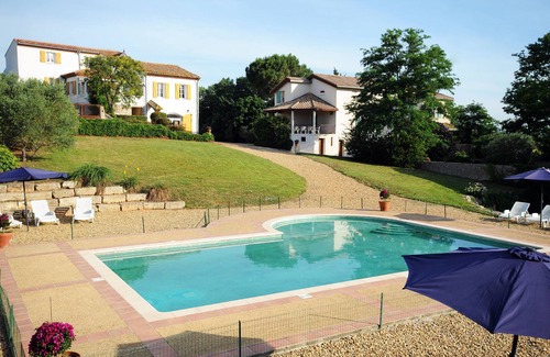 Beziers Cottage | Rural gîte with terrace, shared swimming pool, quiet, near Canal du Midi