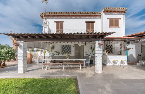 Durcal House | Rural House 'Cortijo El Almimbral' with Mountain Views, Private Pool and Wi-Fi