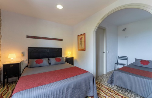 Torroella de Fluvia House | Rural House with Jacuzzi