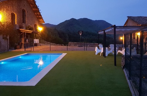 Les Llosses Cottage | Rural house for rent with private pool for 22 people 100km from Barcelona