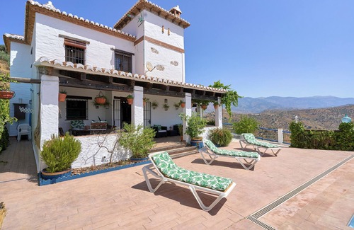 Arenas House | Rural House 'Miraflores' with Sea Views, Private Pool, and Wi-Fi