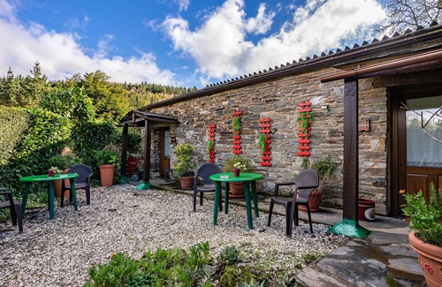 Vilaframil House | Rural House 'Nogueira' with Mountain Views, Private Terrace and Wi-Fi