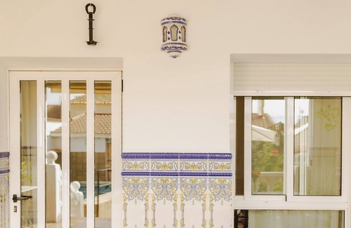 Casas de Ves Cottage | Rural House Señorío de Ves for 17 people with swimming pool, barbecue and leisure area.