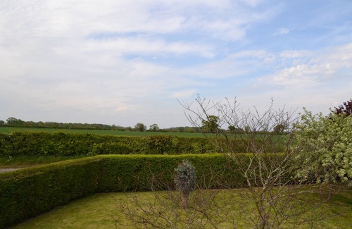 Honing House | Rural Location with countryside views, centrally placed to explore North Norfolk