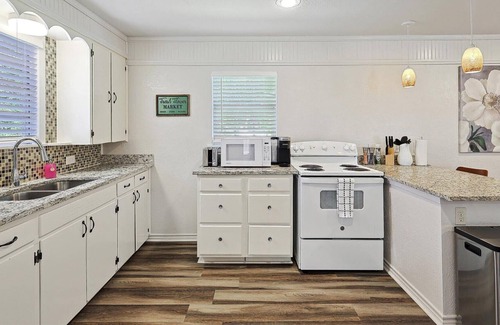 Gordonville House | Rural Retreat near Lake Texoma | 3-BD/1-BA Getaway