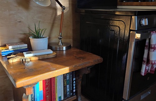 Feura Bush House | Rural Tiny Home + Hot Tub. LGBTQ-friendly!