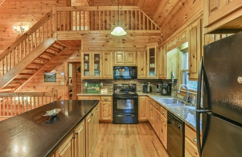 Ellijay Cabin | Rushing River Lodge - Fish, Tubing, Dog Friendly