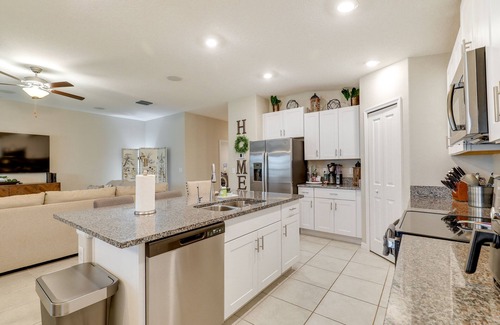 Ruskin House | Ruskin Vacation Rental w/Screened-In Porch!