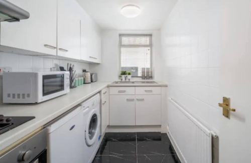 Isle of Dogs Condo | Russell Sq Suite Deluxe 2 Bedroom Flat