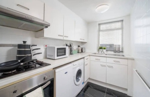 Isle of Dogs Condo | Russell Sq Suite Deluxe 2 Bedroom Flat