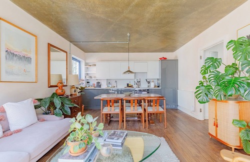 Haggerston Apartment | Rustic 1BD Flat by Regents Canal, Heart of Hackney