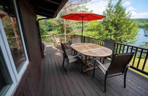 Monterey House | Rustic 3bd Lake Front Country Cottage