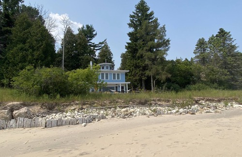 Oostburg Cottage | Rustic 3BR cottage on beach, 40 min from downtown Milwaukee.