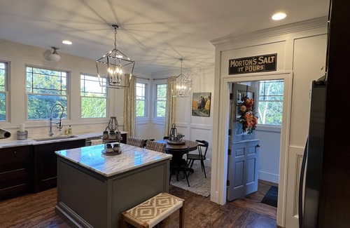 Centerville House | Rustic 6-Bed Barn Retreat – Sleeps 16 Fire Pit