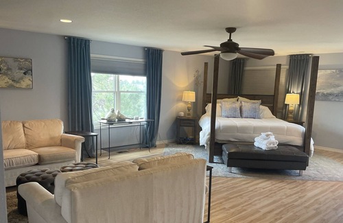 The Pinery House | Rustic 7-bedroom 3-acre Home with Mountain Views