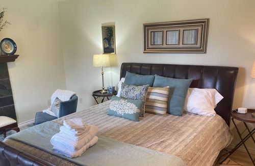 The Pinery House | Rustic 7-bedroom 3-acre Home with Mountain Views