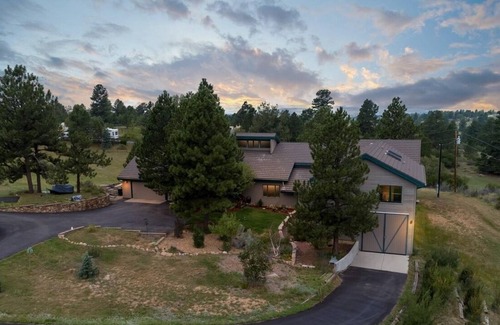 The Pinery House | Rustic 7-bedroom 3-acre Home with Mountain Views