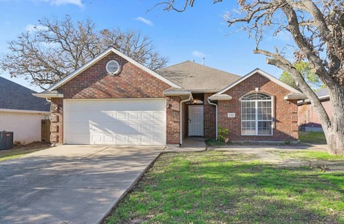 Shirewood House | Rustic Aggie ~ Aggieland Vacation Rentals