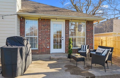 Shirewood House | Rustic Aggie ~ Aggieland Vacation Rentals