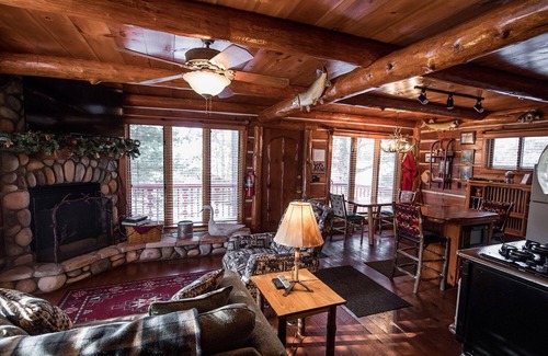 Hayward Cabin | Rustic and Charming one Bedroom cabin. Upgraded pontoon!