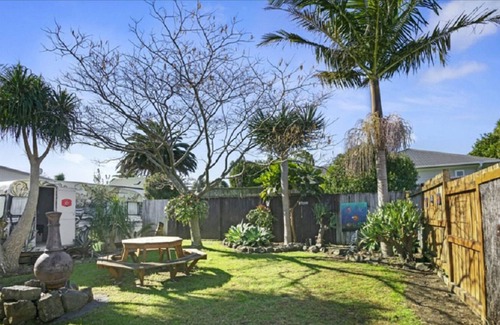 Waihi Beach Cabin | Rustic and comfortable, walk to beach and town