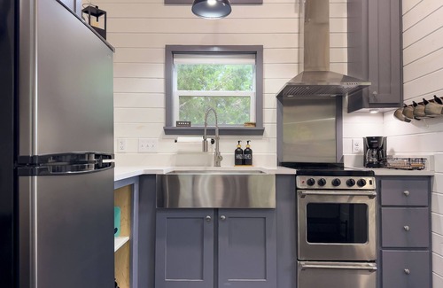 Canyon Lake Cottage | Rustic and Private 5 Acre with Cottage for 4 w/Hot Tub, Grill, Fire Pit + More!