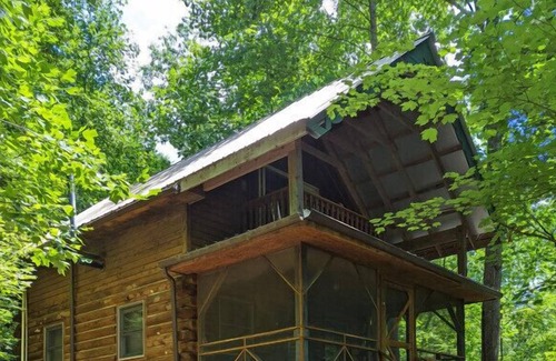 Taswell House | Rustic and Secluded Hansel & Gretal Cabin on 86 Ac