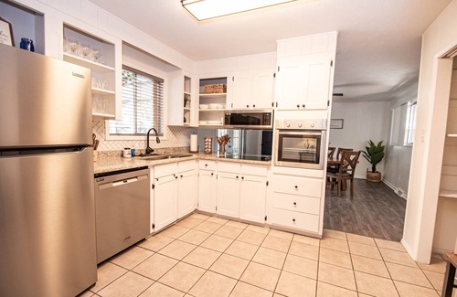 Warner Robins House | Rustic and Serene Home, 3BR, King Bed, Near RAFB