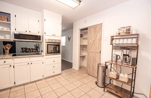 Warner Robins House | Rustic and Serene Home, 3BR, King Bed, Near RAFB