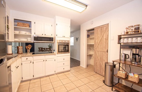 Warner Robins House | Rustic and Serene Home, 3BR, King Bed, Near RAFB