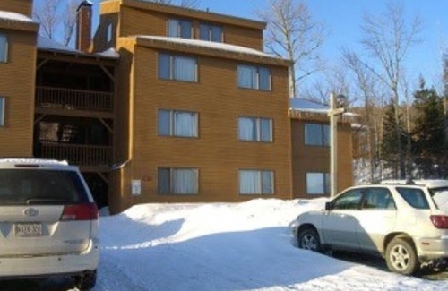Carrabassett Valley Condo | Rustic and cozy Walk In-Walk Out Ski Condo