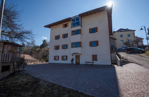 Lajen Apartment | Rustic Apartment 2 "Zur Sonne" with Mountain View & Garden